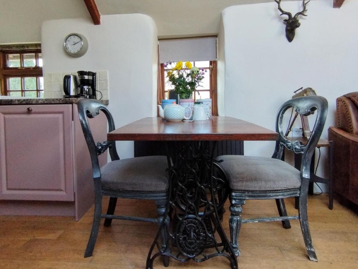 Cosy Barn On Rural Smallholding With Alpacas, Goats & Pigs Stithians Extérieur photo