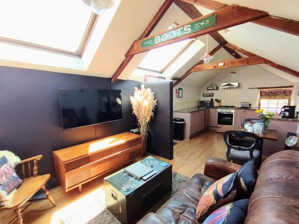 Cosy Barn On Rural Smallholding With Alpacas, Goats & Pigs Stithians Extérieur photo